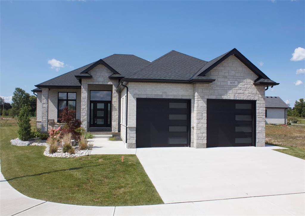 835 MAGNOLIA Lane, Sarnia, Ontario, Canada photo 1