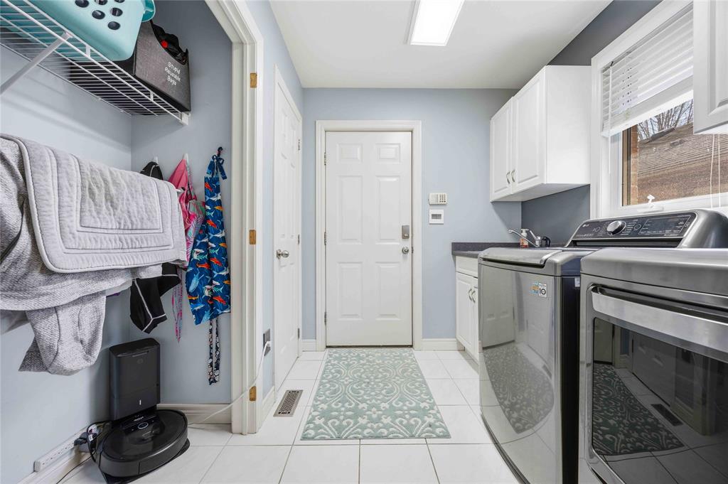 608 MC MASTER Court, Sarnia, Ontario, Canada photo 11