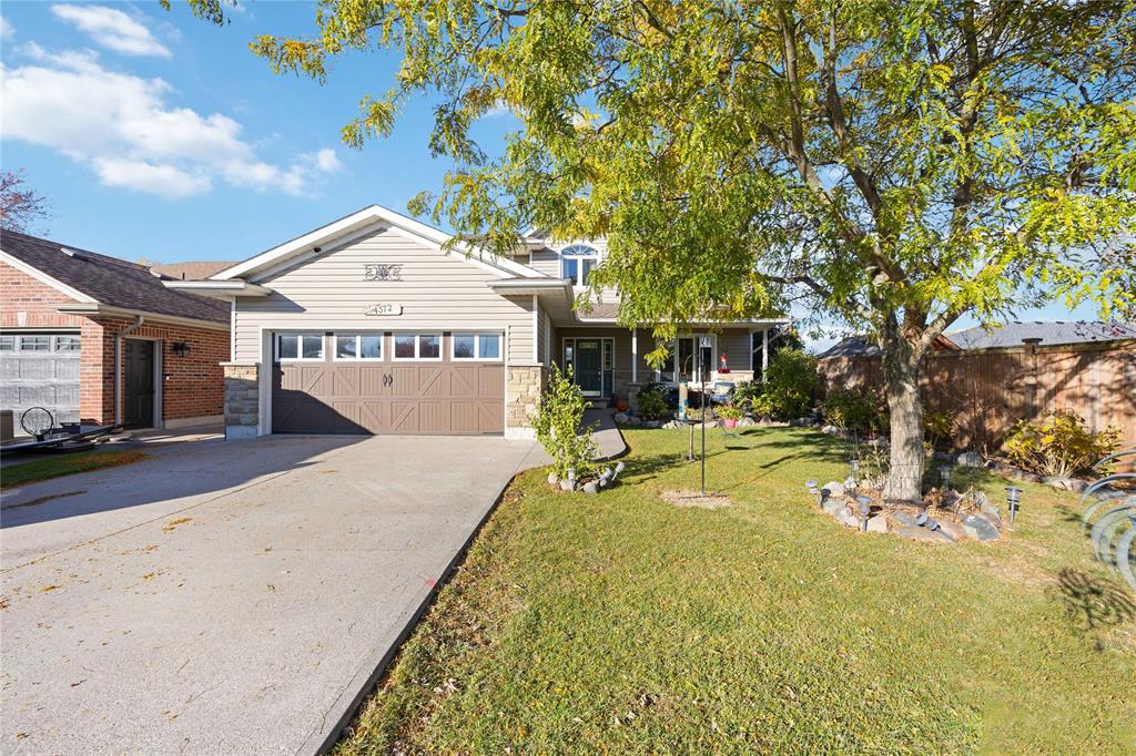4372 SIXTH Street, Petrolia, Ontario, Canada photo 1