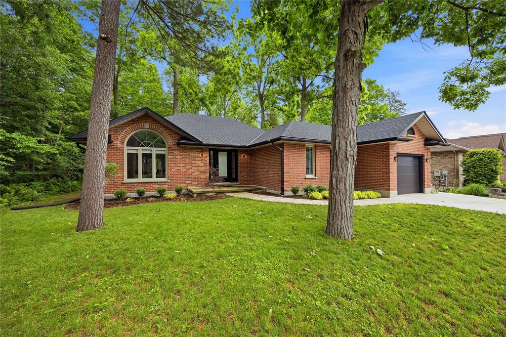 10172 MEADOWLILLY Crescent, Lambton Shores, Ontario, Canada photo 1