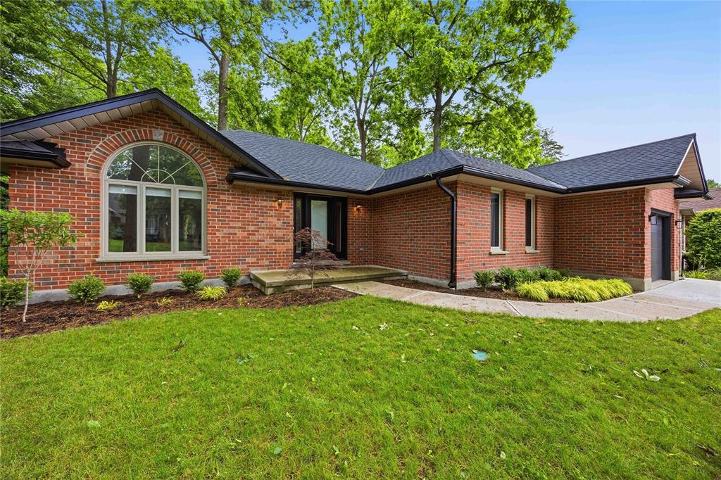 10172 MEADOWLILLY Crescent, Lambton Shores, Ontario, Canada photo 2