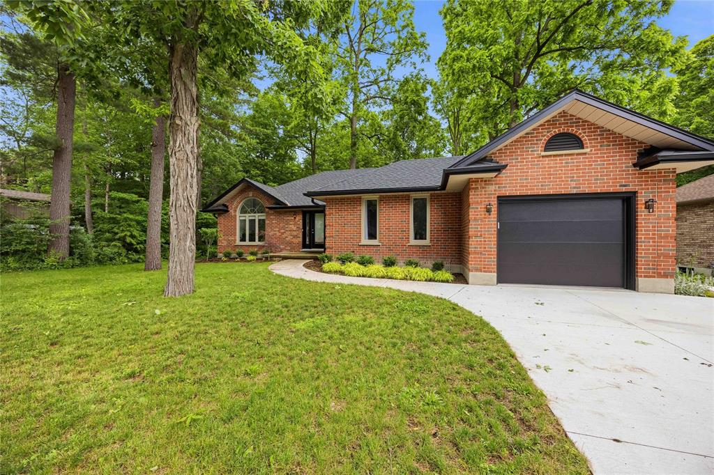 10172 MEADOWLILLY Crescent, Lambton Shores, Ontario, Canada photo 3