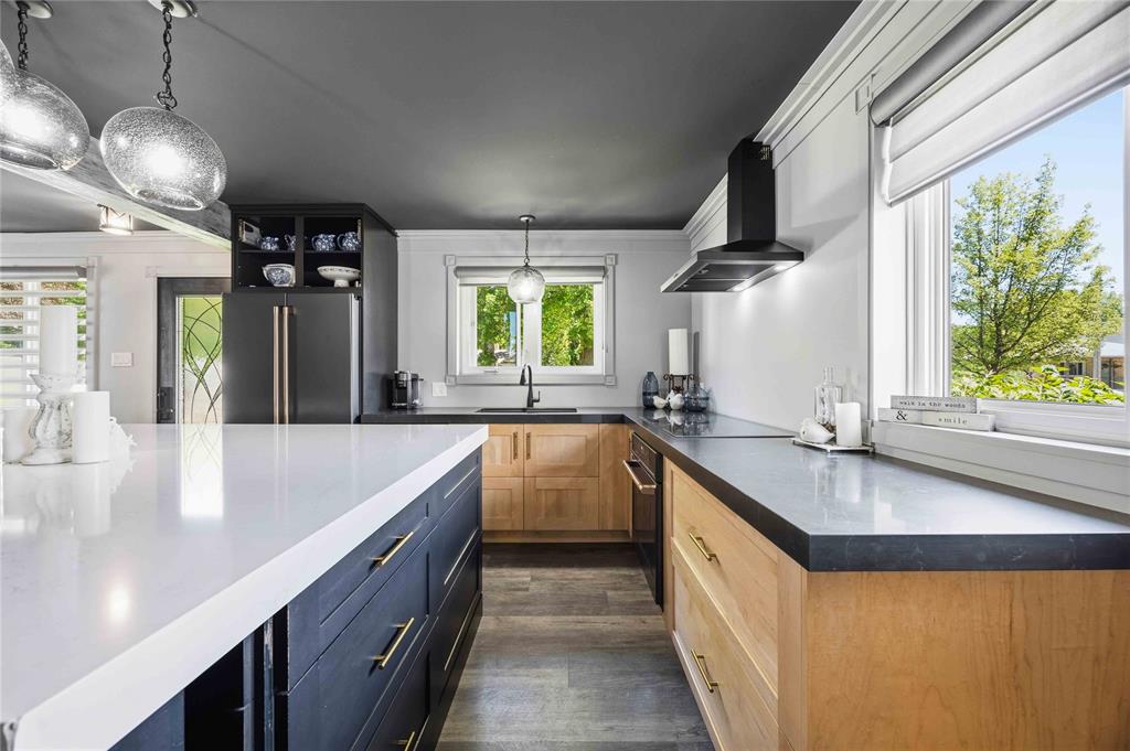 12 LOUISA Street, Point Edward, Ontario, Canada photo 6