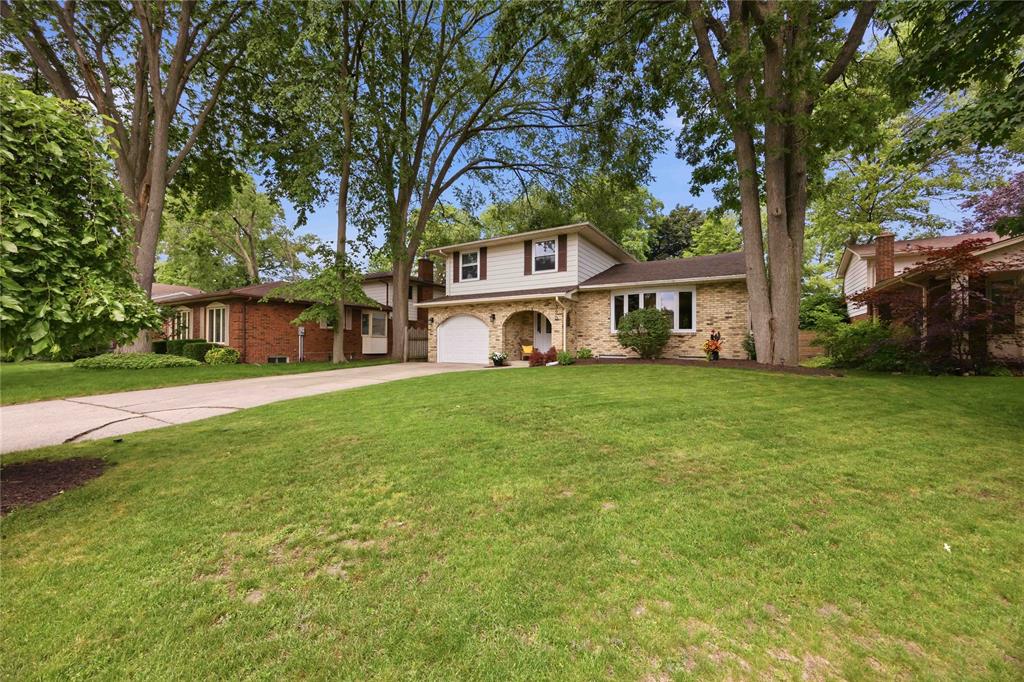 320 LAURENTIAN Crescent, Sarnia, Ontario, Canada photo 2
