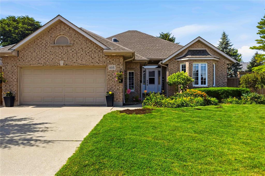 608 MC MASTER Court, Sarnia, Ontario, Canada photo 1