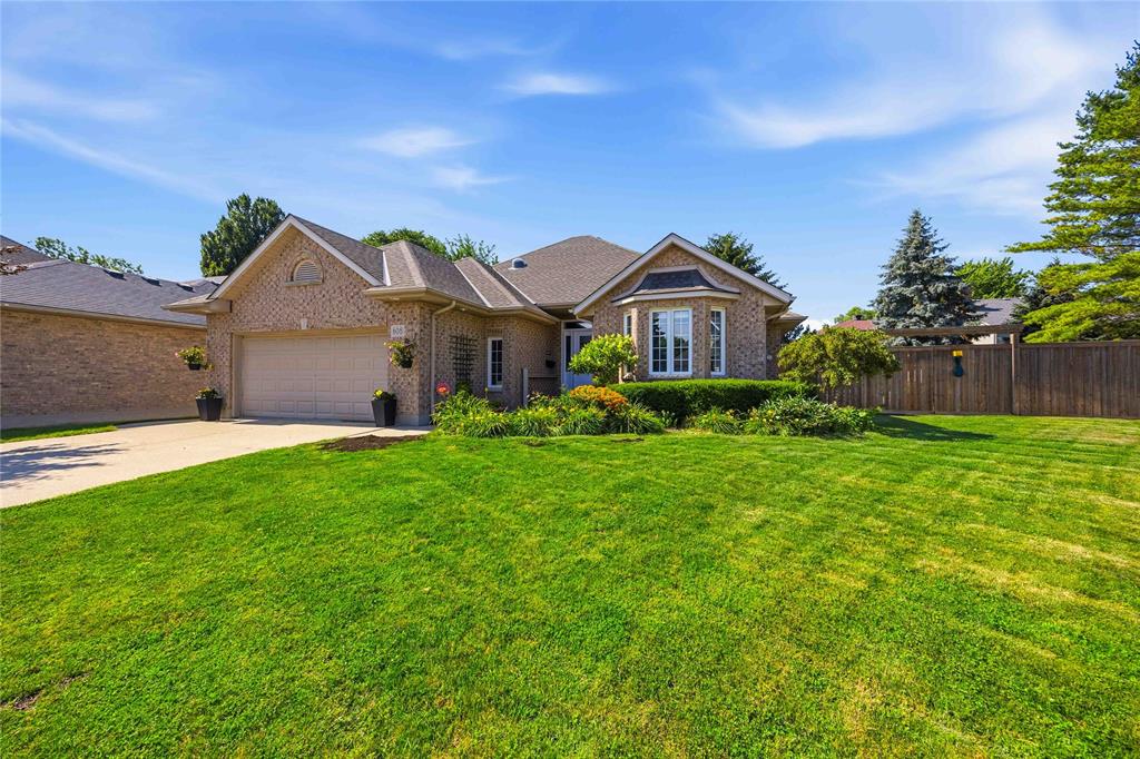 608 MC MASTER Court, Sarnia, Ontario, Canada photo 3