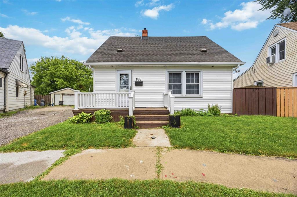 188 CEDAR Crescent, Sarnia, Ontario, Canada photo 3