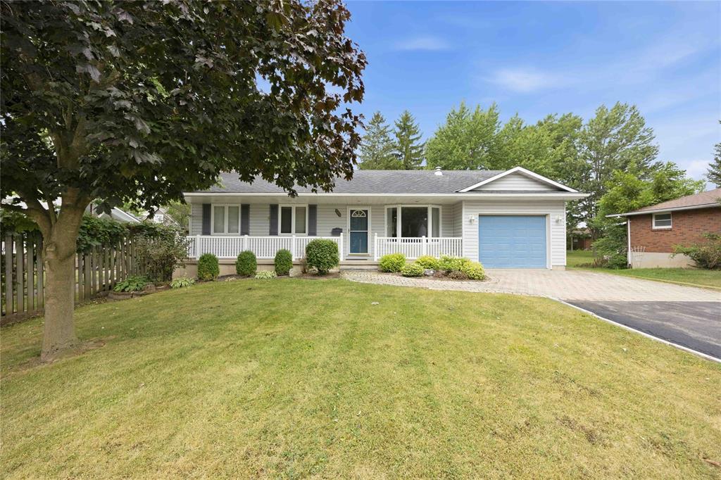 704 Toronto Street, Plympton-Wyoming, Ontario, Canada photo 2