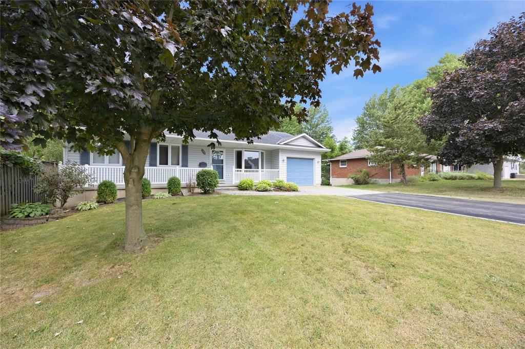 704 Toronto Street, Plympton-Wyoming, Ontario, Canada photo 3