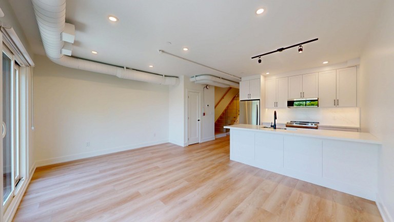 656 Annette Street, Unit 302, Toronto, Ontario, Canada photo 3