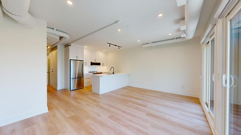 656 Annette Street, Unit 302, Toronto, Ontario, Canada photo 2