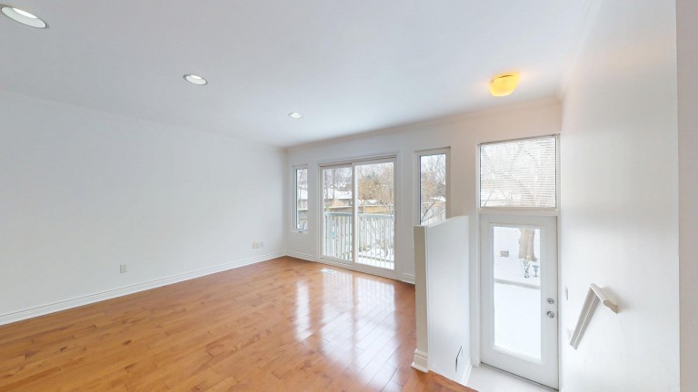 226 Pacific Avenue, Main, Toronto, Ontario, Canada photo 2