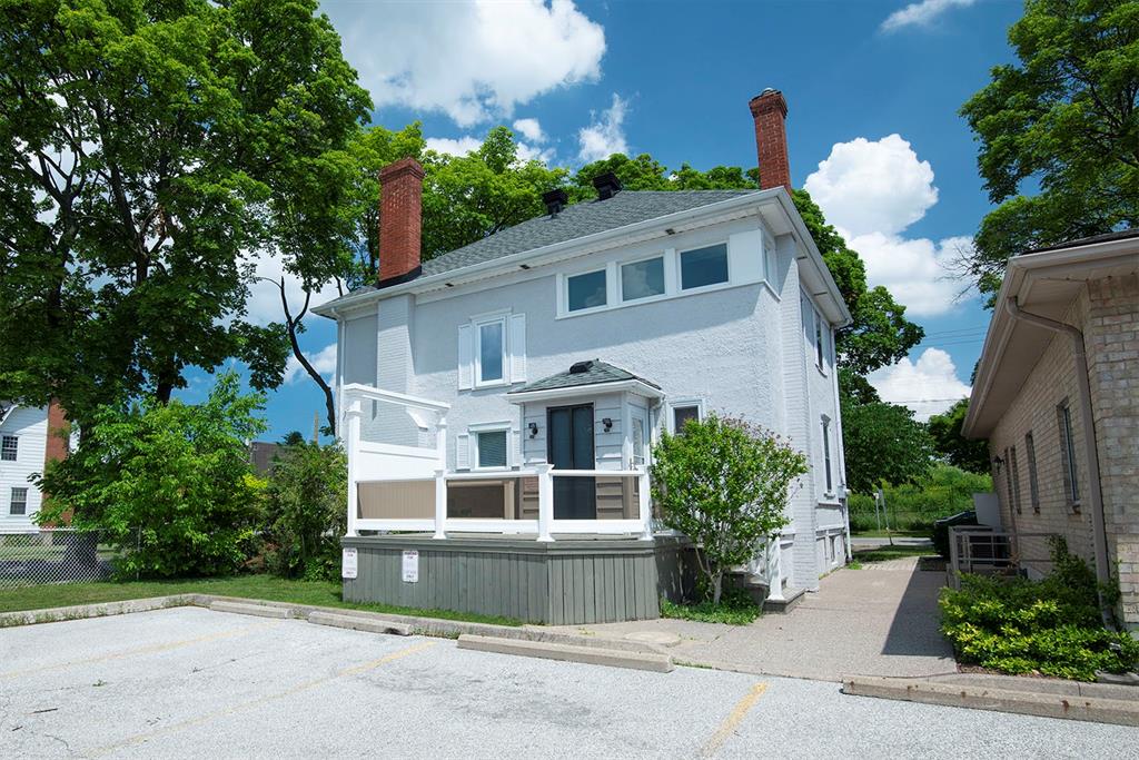 225 MITTON Street North, Sarnia Ontario, Canada