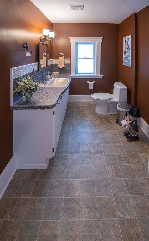 225 MITTON Street North, Sarnia Ontario, Canada