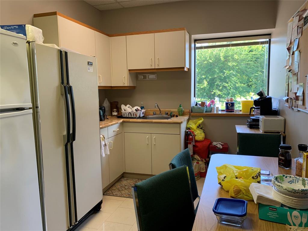805 CHRISTINA Street North Unit# 105, Sarnia, Ontario, Canada