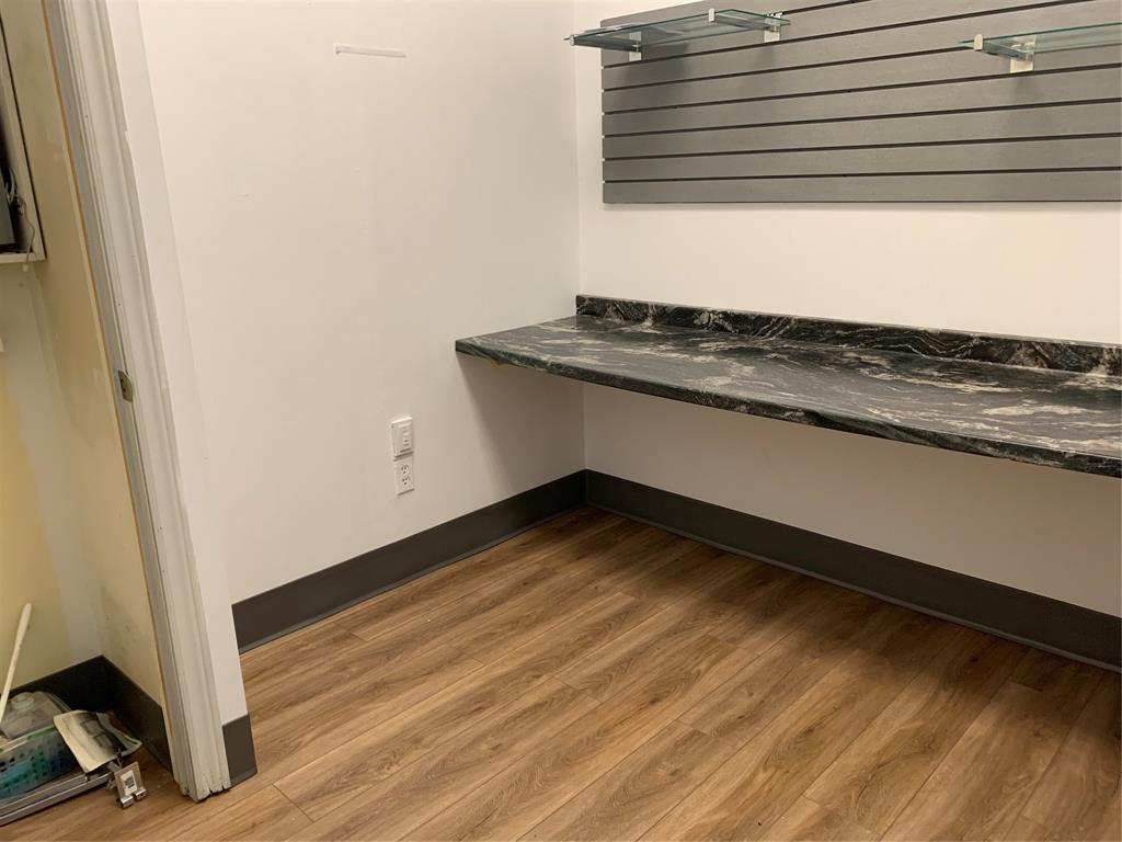 1200 LAMBTON MALL Road Unit# 2, Sarnia, Ontario, Canada