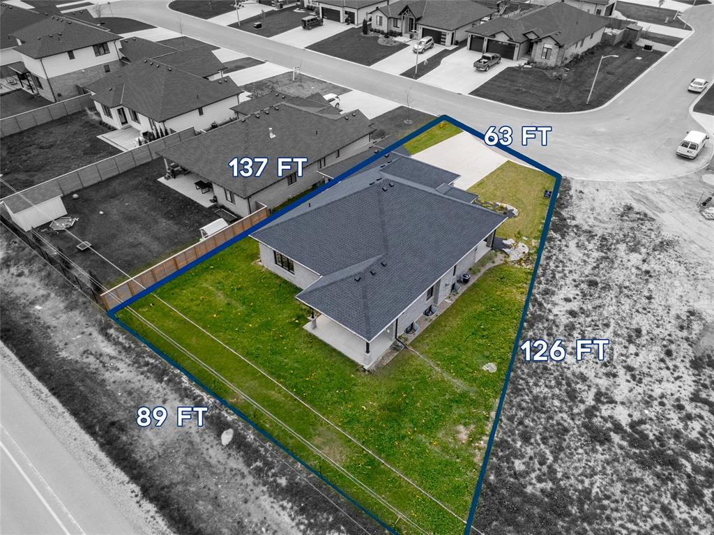6747 GRIFFIN Drive, Plympton-Wyoming, Ontario, Canada photo 4