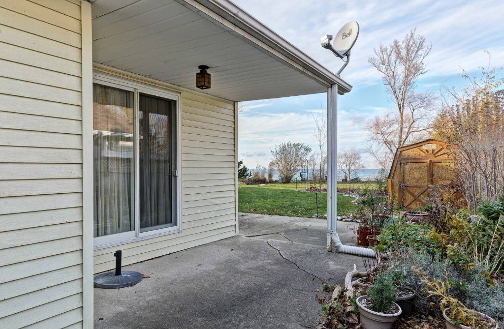 3716 BEVERLY GLEN, Plympton-Wyoming, Ontario, Canada