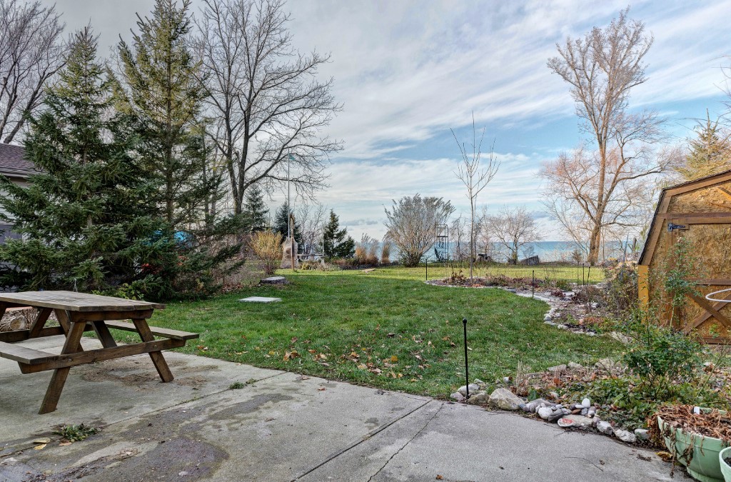 3716 BEVERLY GLEN, Plympton-Wyoming, Ontario, Canada