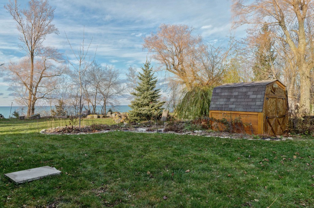 3716 BEVERLY GLEN, Plympton-Wyoming, Ontario, Canada