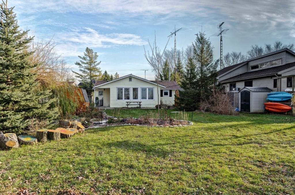 3716 BEVERLY GLEN, Plympton-Wyoming, Ontario, Canada