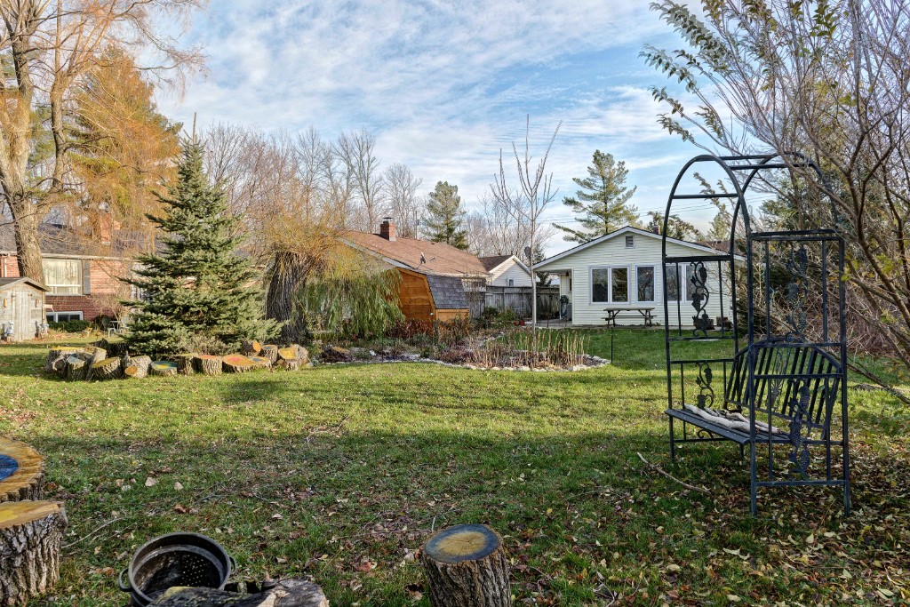 3716 BEVERLY GLEN, Plympton-Wyoming, Ontario, Canada