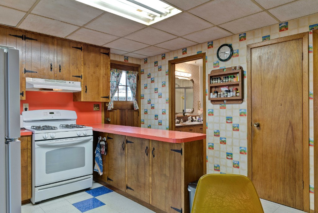 3716 BEVERLY GLEN, Plympton-Wyoming, Ontario, Canada