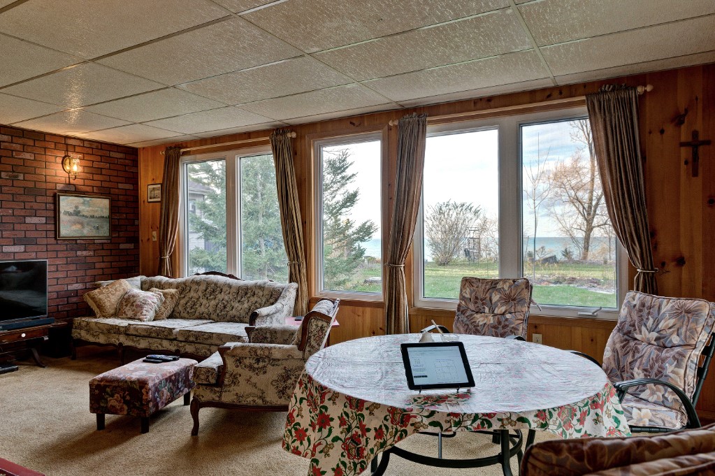 3716 BEVERLY GLEN, Plympton-Wyoming, Ontario, Canada