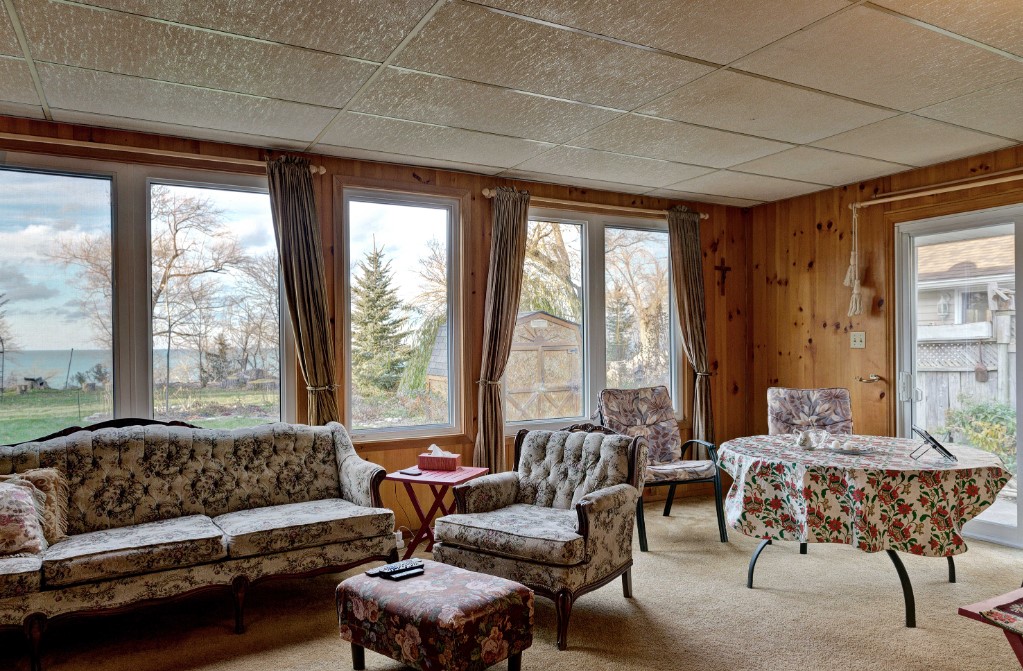 3716 BEVERLY GLEN, Plympton-Wyoming, Ontario, Canada