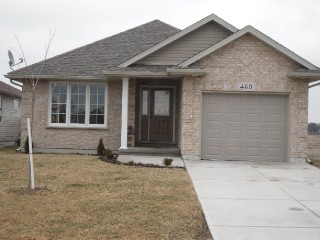 460 Fourth St, Petrolia Ontario, Canada