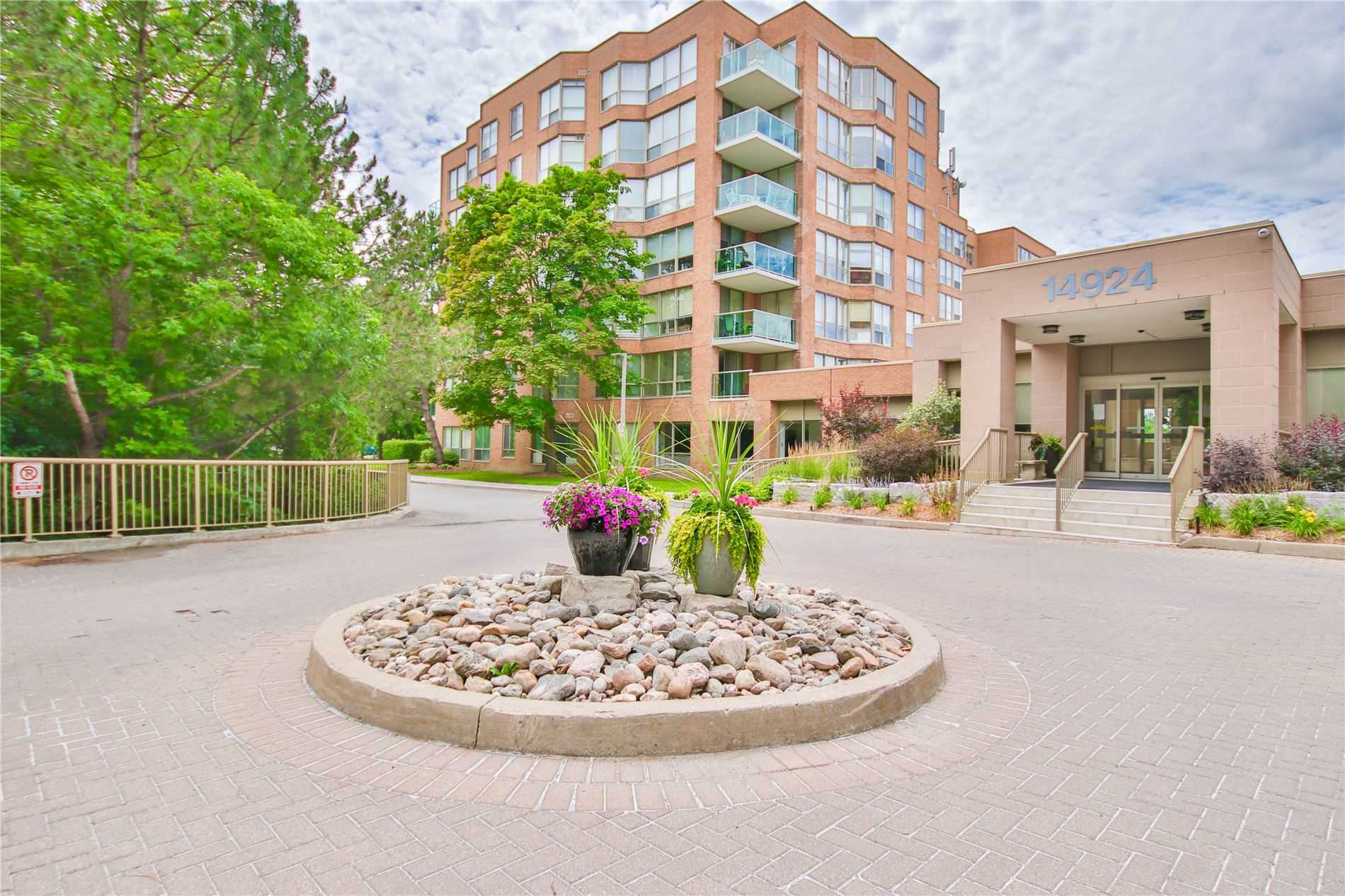 14924 Yonge St, Aurora Ontario, Canada