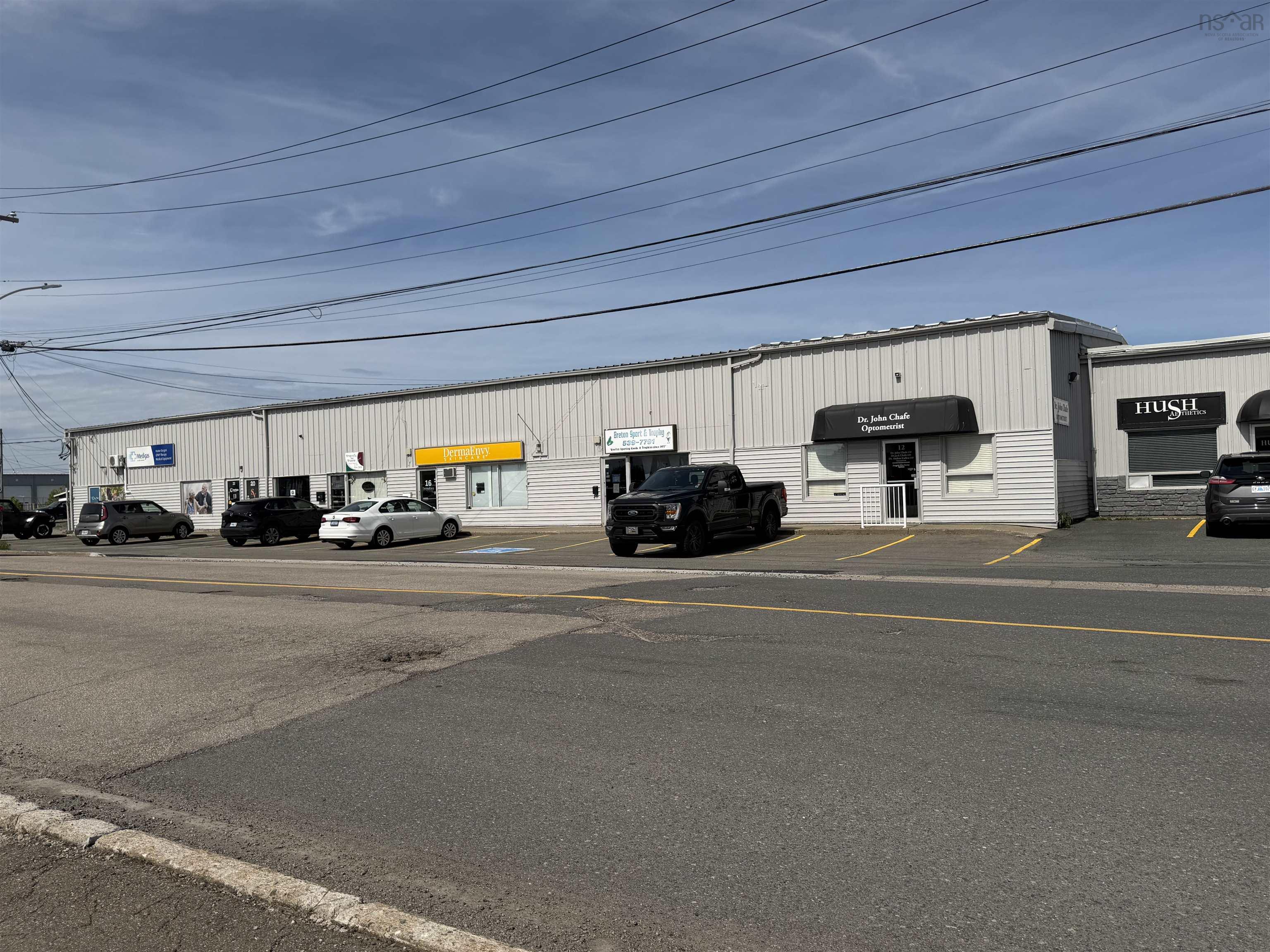 337 Welton Street & 8 Maple Street, Sydney, Nova Scotia, Canada photo 4