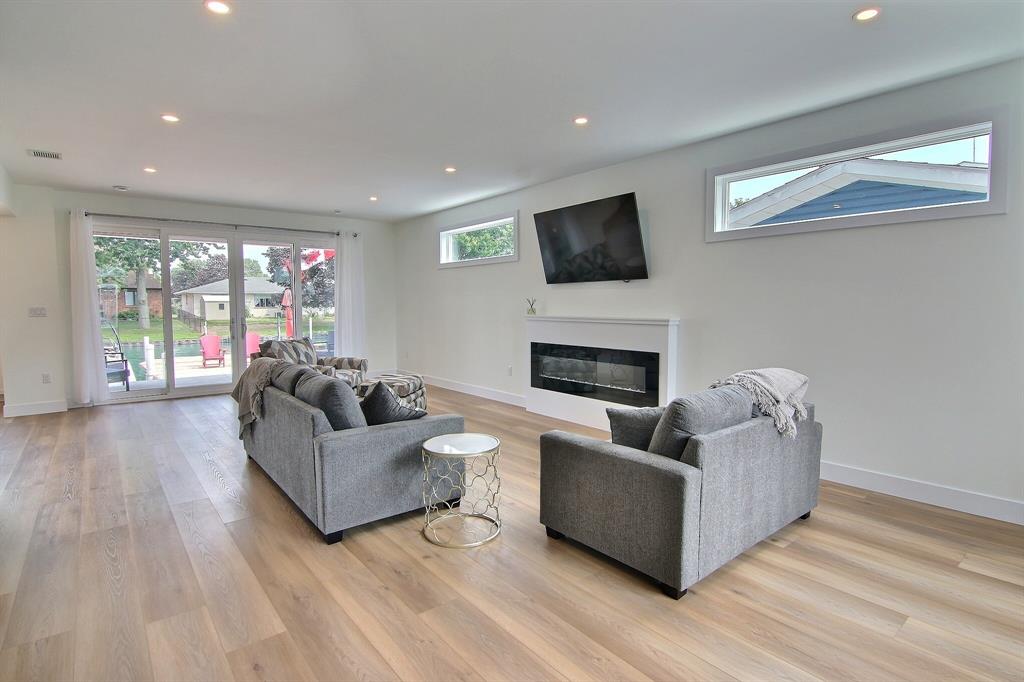 4676 RIVERSIDE Drive, Port Lambton, Ontario, Canada