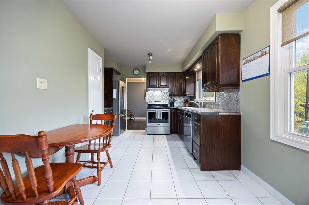 129 HANNA Crescent, Sarnia, Ontario, Canada photo 8