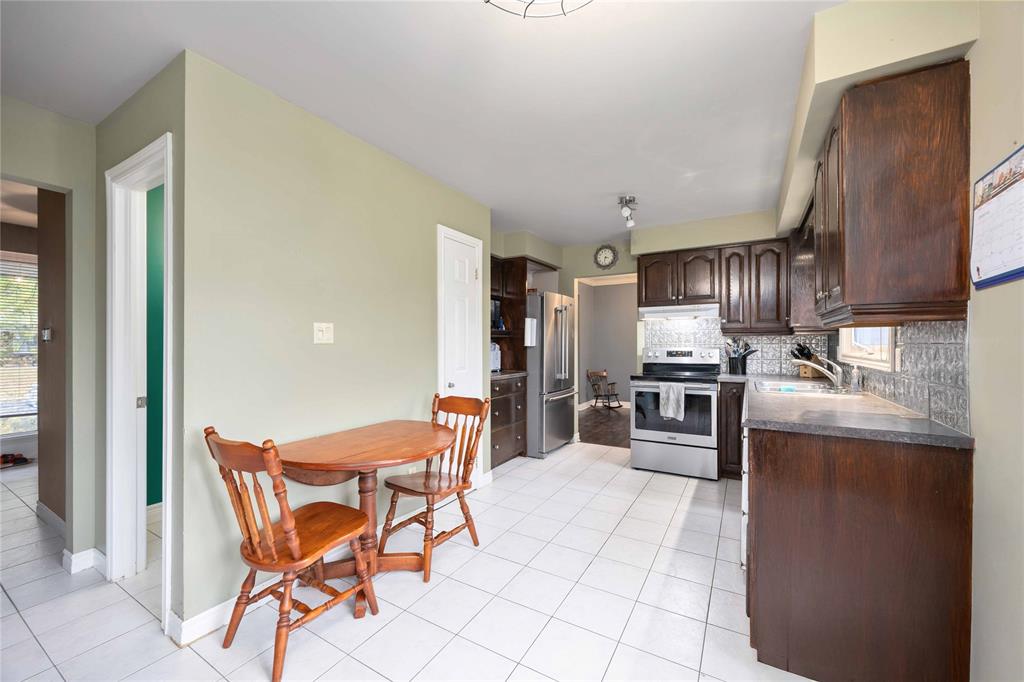 129 HANNA Crescent, Sarnia, Ontario, Canada photo 9