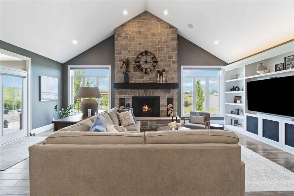 4043 VAN BREE Drive, Plympton-Wyoming, Ontario, Canada photo 9