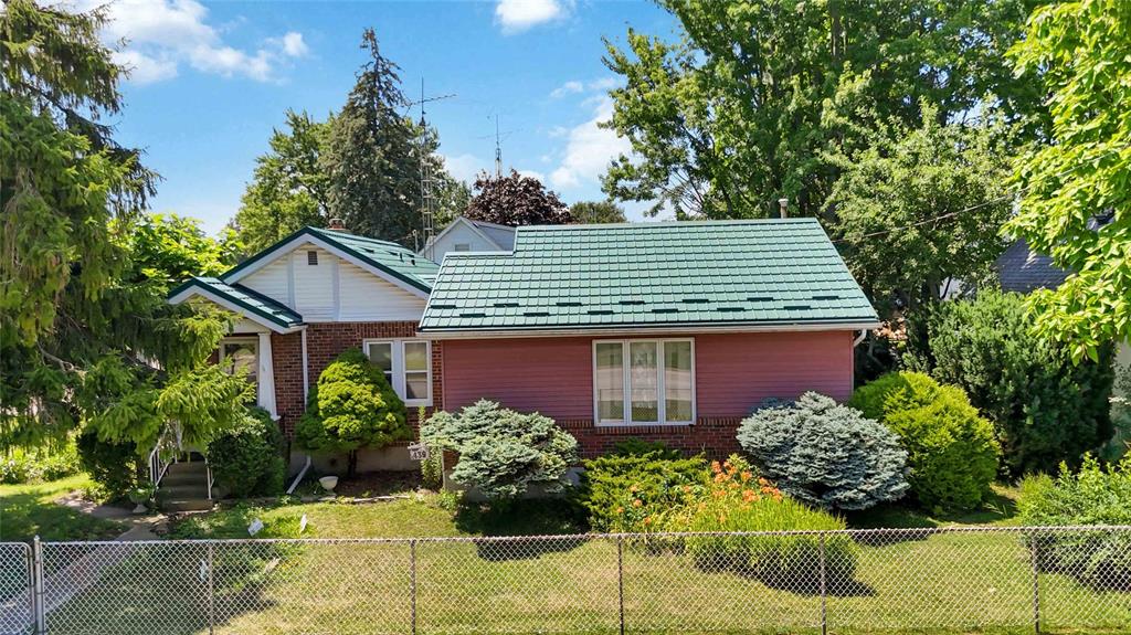 439 MAUDE Street, Petrolia, Ontario, Canada photo 1