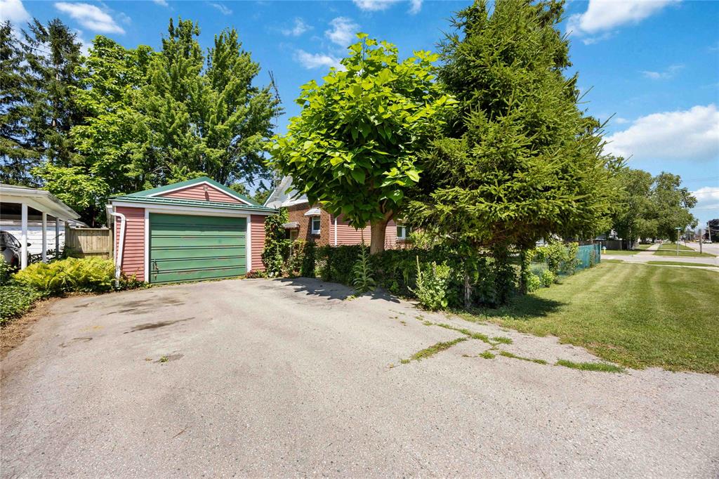 439 MAUDE Street, Petrolia, Ontario, Canada photo 3