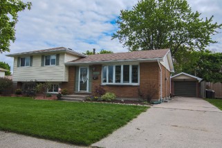 1240 THOMAS DR, Sarnia, Ontario, Canada