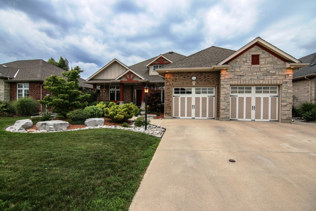 1915 AVENUE RD, Sarnia, Ontario, Canada