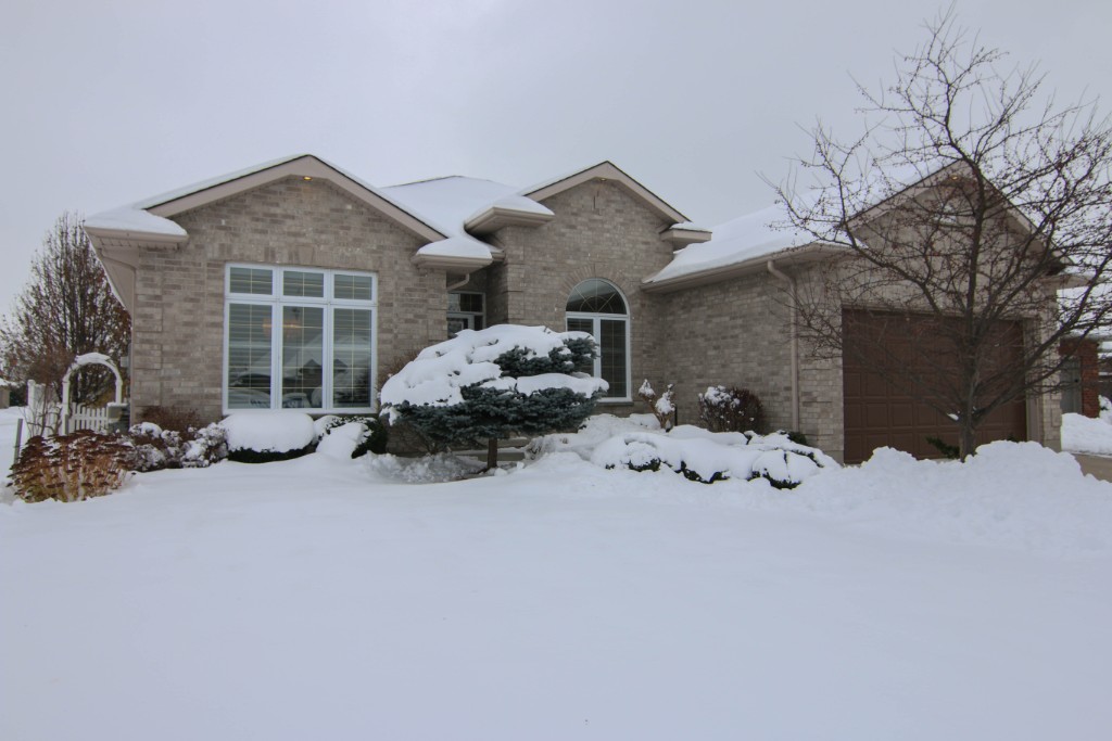 222 PEBBLE BEACH CRT, Sarnia, Ontario, Canada