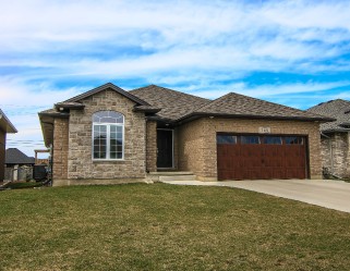 705 FOREST HILL CRT, Sarnia Ontario, Canada