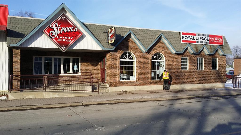 4124 PETROLIA Line, Petrolia Ontario, Canada