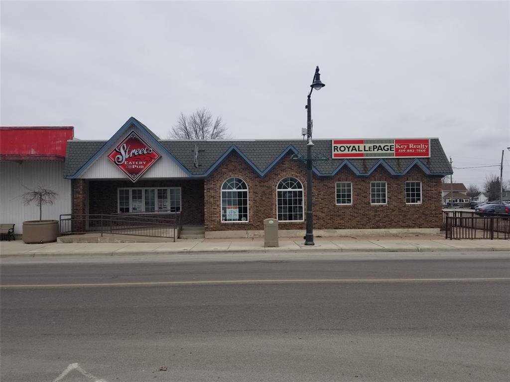 4124 PETROLIA Line, Petrolia Ontario, Canada