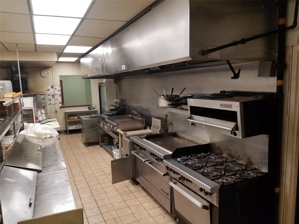 4124 PETROLIA Line, Petrolia Ontario, Canada