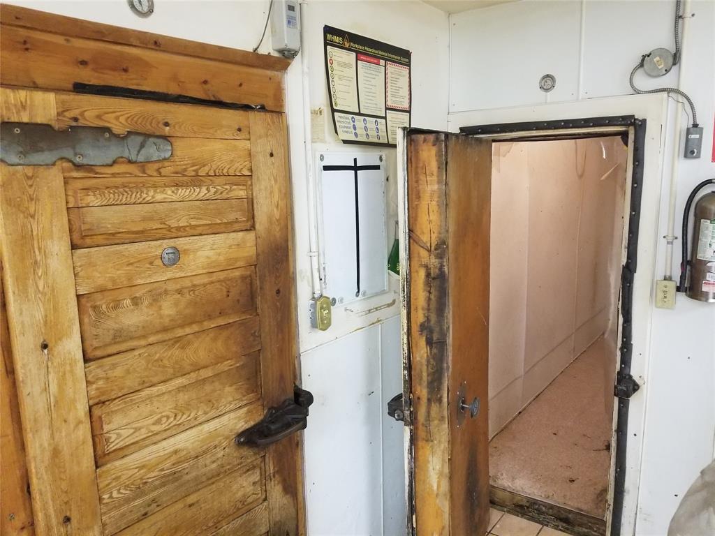 4124 PETROLIA Line, Petrolia Ontario, Canada