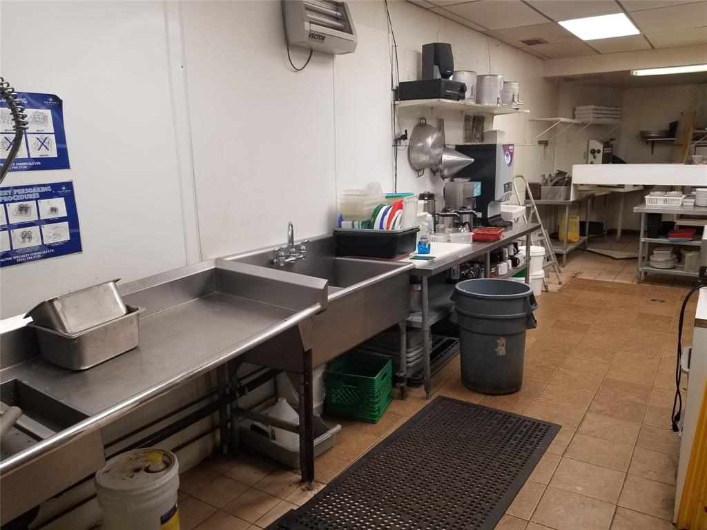 4124 PETROLIA Line, Petrolia Ontario, Canada