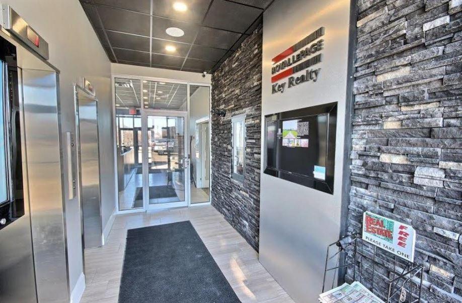 546 CHRISTINA Street North Unit# 301-A, Sarnia Ontario, Canada