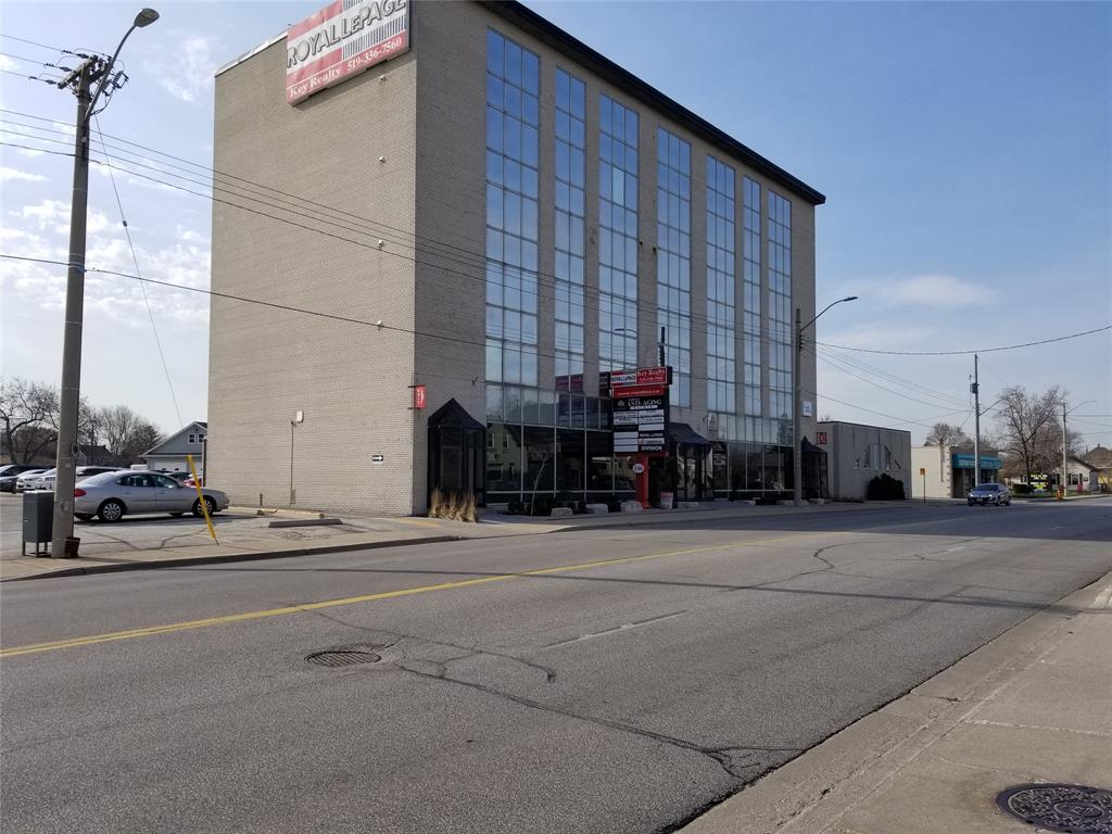 546 CHRISTINA Street North Unit# 404, Sarnia, Ontario, Canada