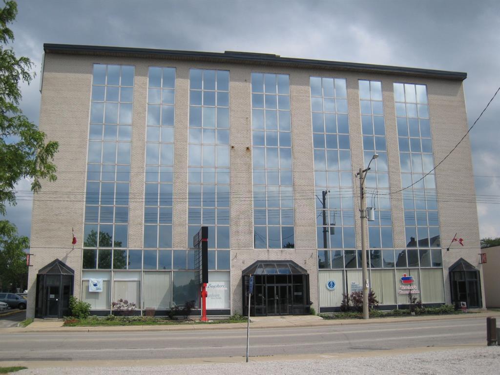 546 CHRISTINA Street Unit# 402-C, Sarnia, Ontario, Canada photo 1